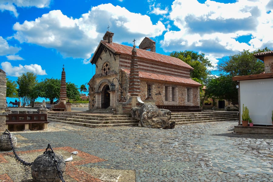 La-Romana-Altos-Church-900x600.jpg